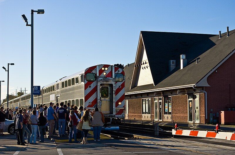 File:Geneva Metra 071020.jpg