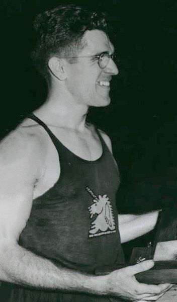 File:Gil Dodds 1944.jpg