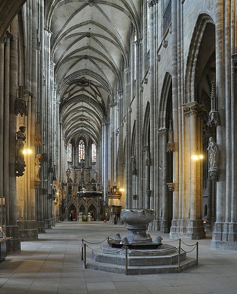 File:Halberstadt Dom Langhaus.jpg