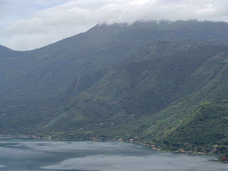 File:Ilamatepec cloud covered.JPG