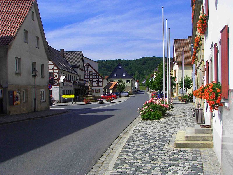 File:Kasendorf Hauptstraße.JPG