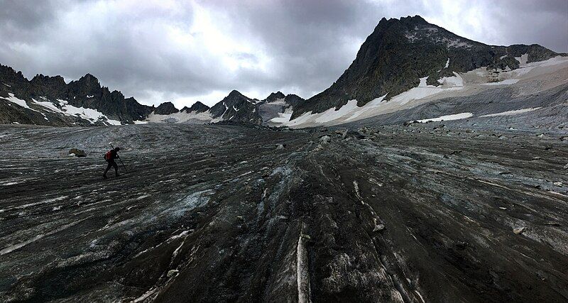 File:Mammoth Glacier.jpg