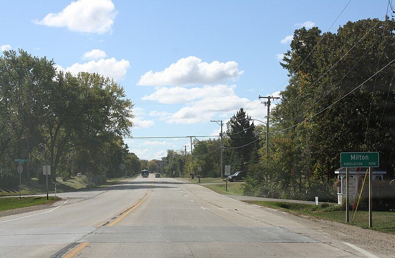 File:MiltonWisconsinSignWIS26.jpg