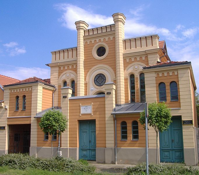 File:Orthodox Synagogue Makó.JPG