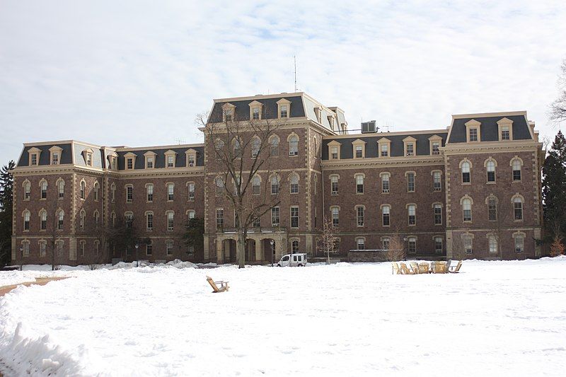 File:Pardee Hall.JPG