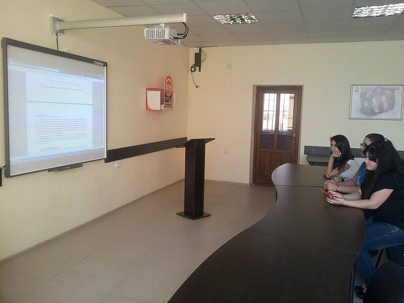 File:Smartboard.jpg