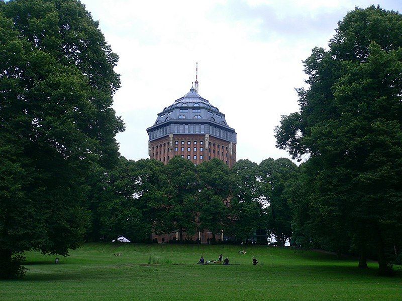 File:Sternschanzenpark Hamburg.jpg