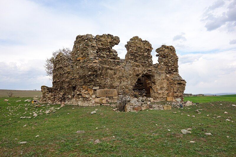 File:Vanati Church 1.jpg