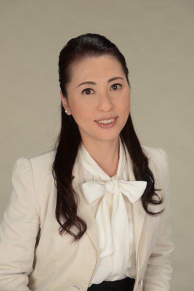 File:兵庫県宝塚市 市長 山﨑晴恵.jpg