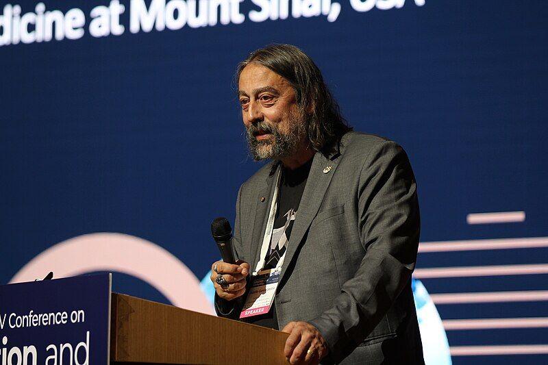 File:Adolfo García-Sastre speech.jpg