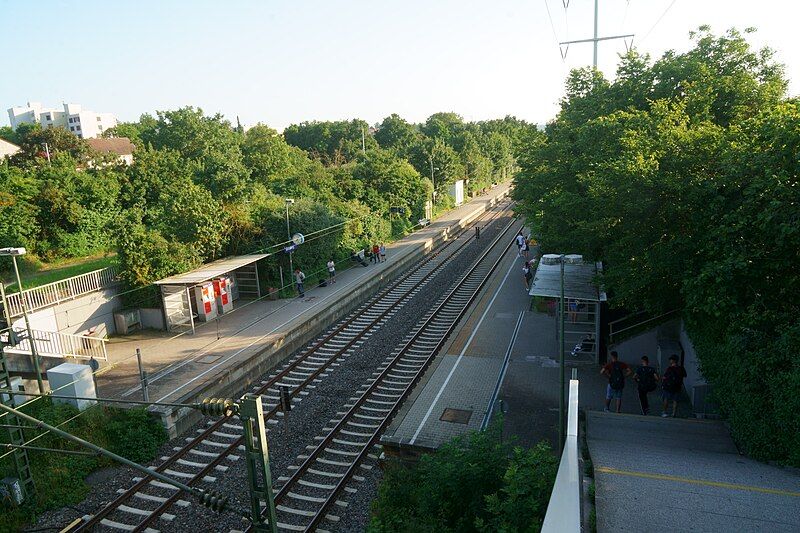 File:Bahnhof Goldberg 04.jpg