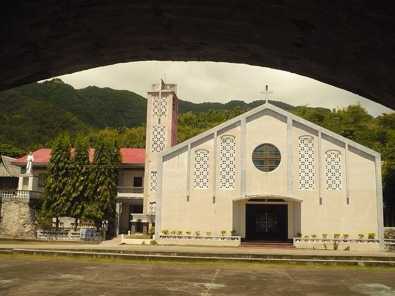 File:Banton Church Facade.JPG