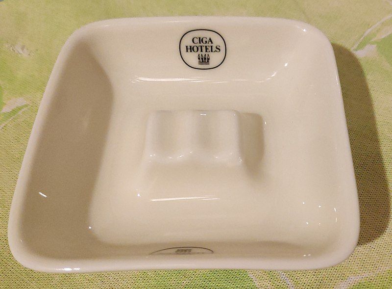 File:CIGA Hotels ashtray.jpg