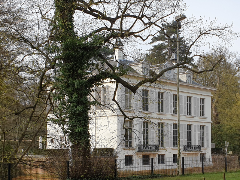 File:Château du Middelheim.png