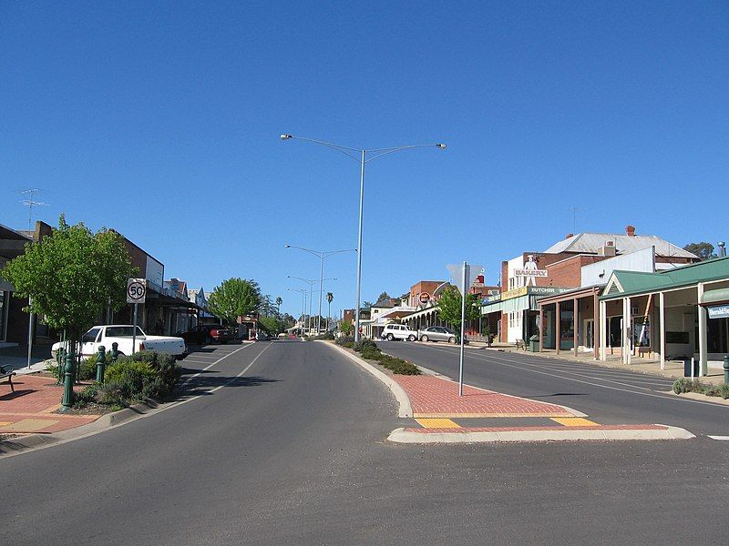 File:CorryongMainStreet.JPG