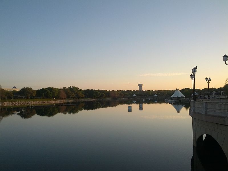 File:Cranes Roost Park.jpg