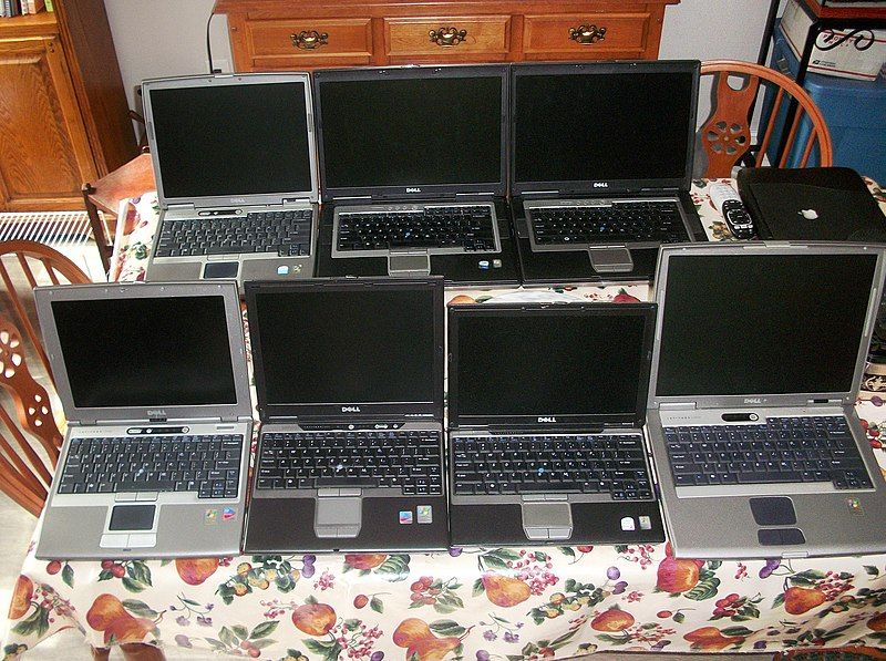 File:Dell Latitudes.jpg