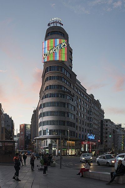 File:Edificio Carrion-anochecer.jpg