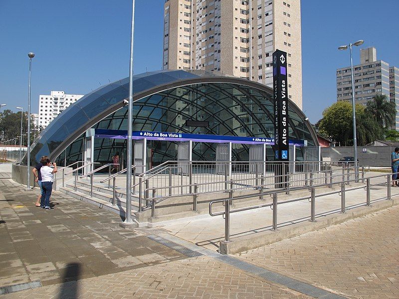 File:Estacaoaltodaboavista linha5 metrosp2.jpg