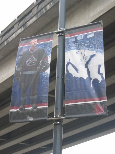 File:GMPlace-streetbanners.jpg