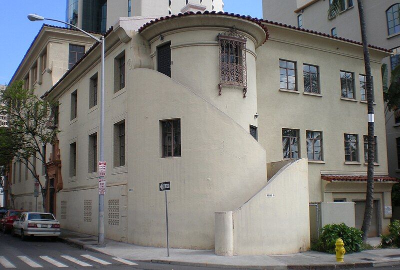 File:Honolulu-old-Police-Station-rear.JPG