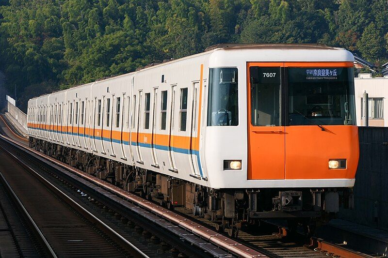 File:Kintetsu Series7000-7607.jpg