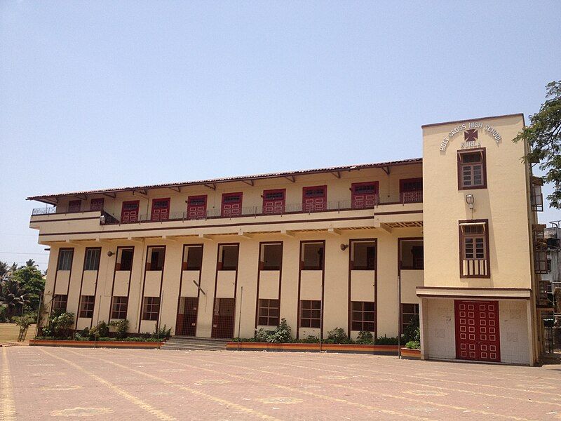 File:Middle School building.JPG