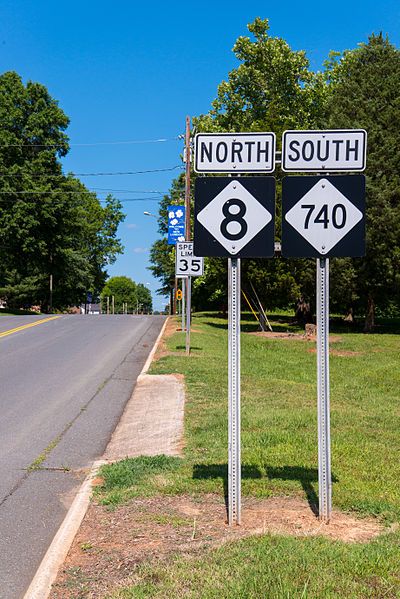 File:NC8-NC740-Begin New London.jpg