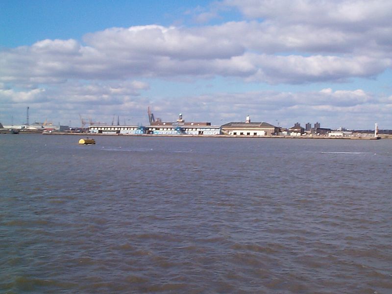 File:River-front-at-Tilbury.jpg