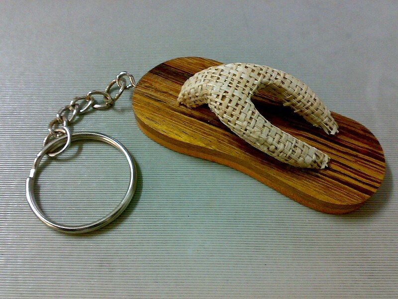 File:Sandal keychain.jpg