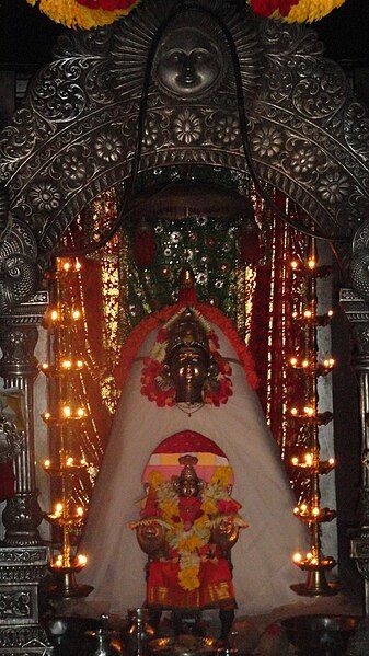 File:Shantadurga Kalangutkarin Idol.JPG