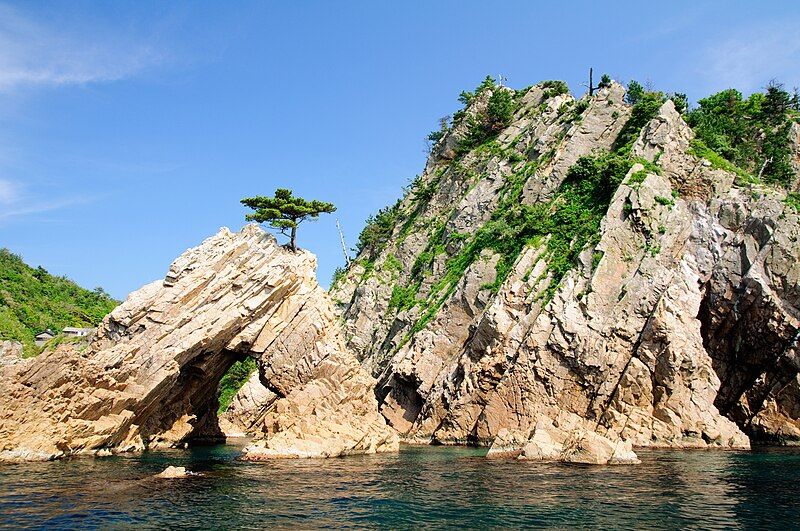 File:Uradome Coast Sengan-Matsushima.JPG