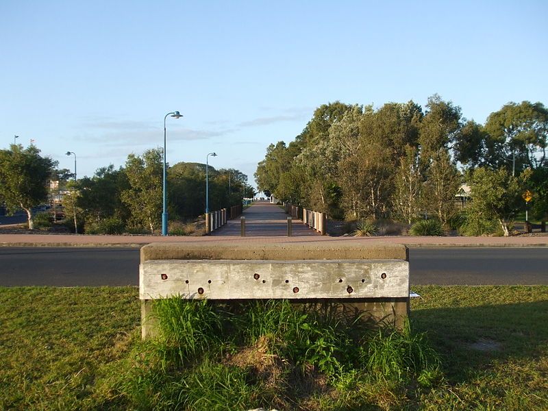 File:UranganPierRailStop.JPG