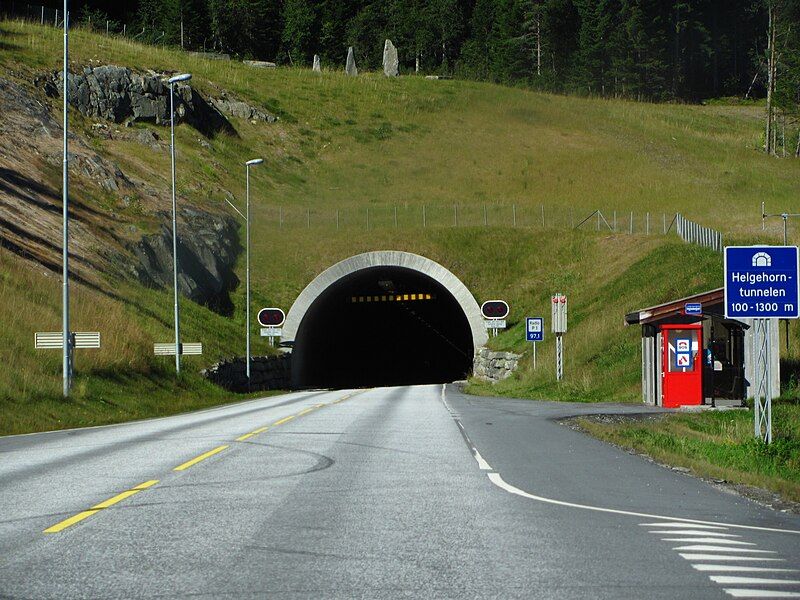 File:Ørsta, Helgehorntunnelen.JPG