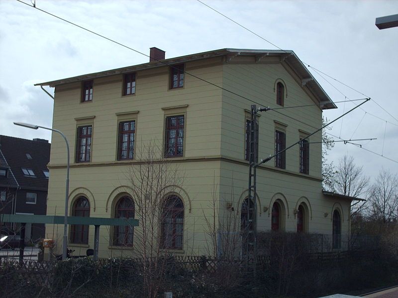 File:Bahnhof Kleinenbroich.jpg