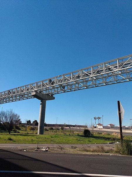 File:Bart-Oakland Coliseum Tracks.jpg