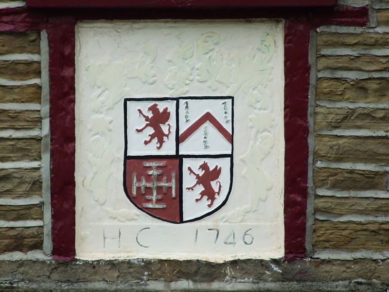 File:Chetham Arms carving.jpg