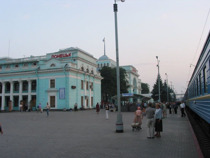 File:Donezk Bahnhof 2.JPG