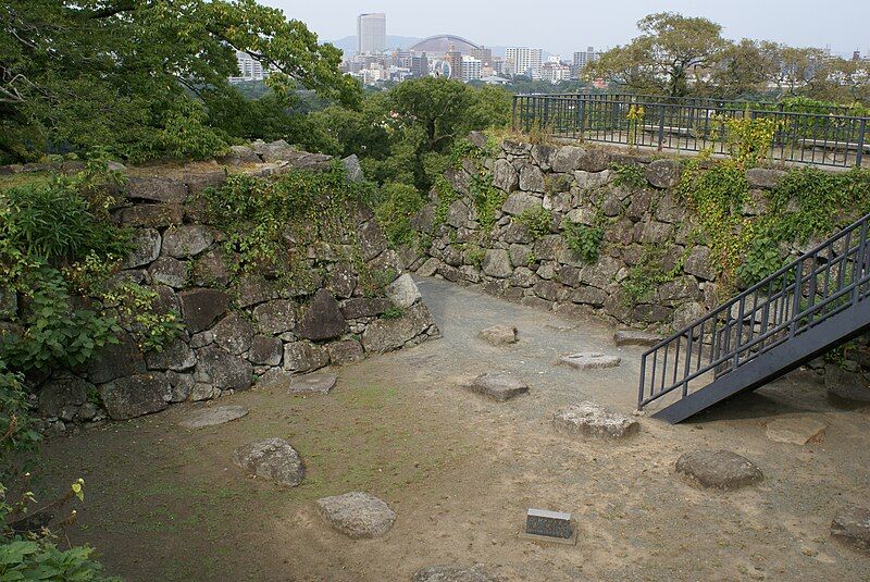 File:Fukuoka-jo tenshudai soseki.jpg