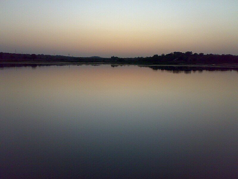 File:Futala Lake.jpg