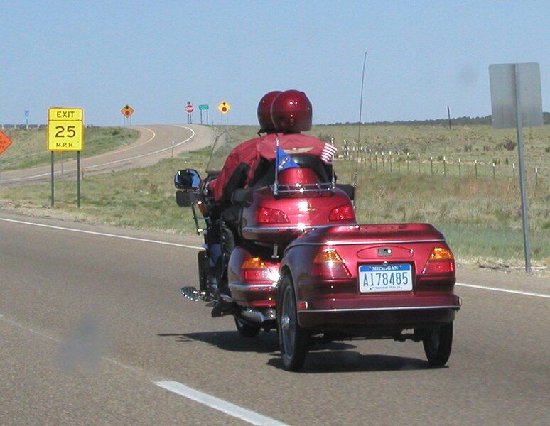 File:Goldwing and trailer.jpg