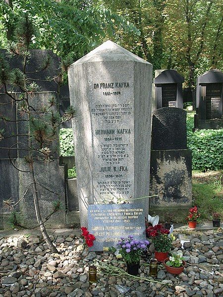 File:Grave of Kafka.JPG