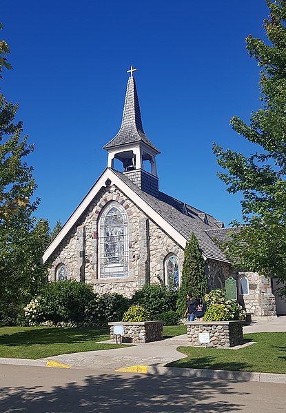 File:Little Stone Church.jpg