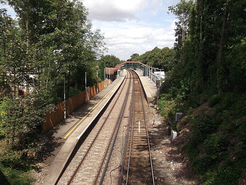 File:Sanderstead railway station.JPG