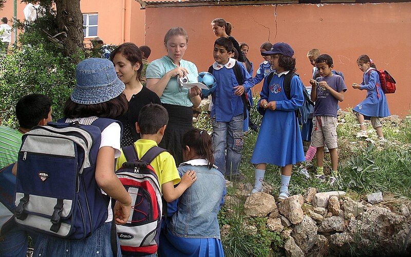 File:Alanya school children.jpg