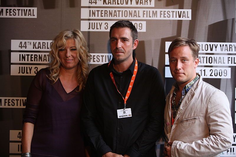 File:Applause delegation KVIFF.jpg