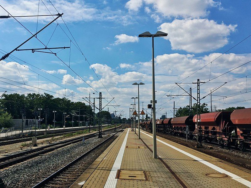 File:Bahnhof Frankenstadion 03.jpg