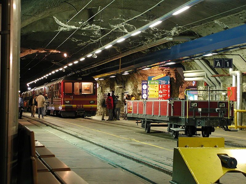 File:Bahnhof Jungfraujoch.jpg