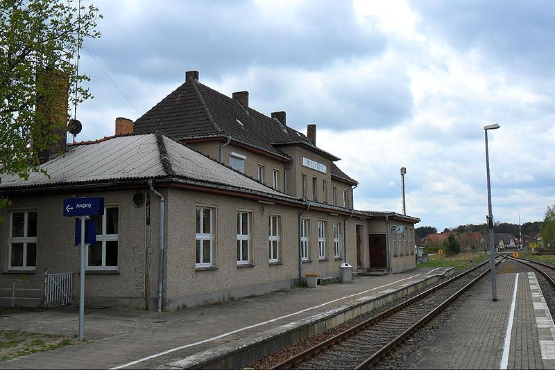 File:Bahnhof Wesenberg.jpg