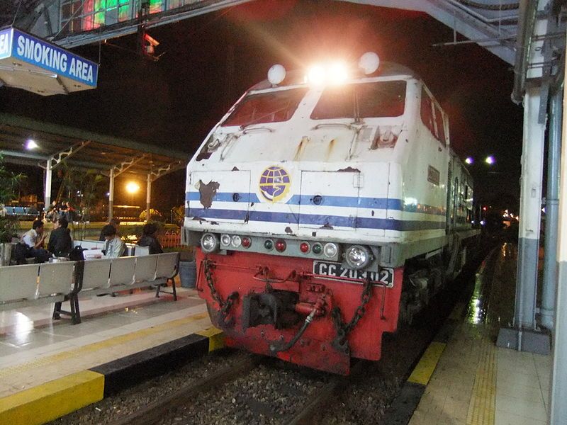 File:CC20302 Bandung Station.JPG